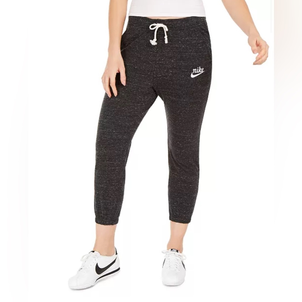 Nike Women's Gym Vintage Cropped Sweatpants